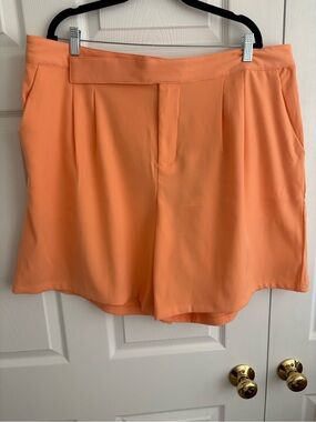 Future Collective Women's Peach Tailored Pull-On Shorts New (20)